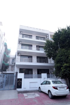 hotel noida nest 105