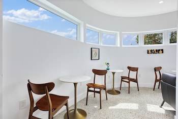 The New Yorker Miami Hotel,Miami>>Brickell,2 star
