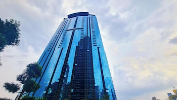 moonway luxury suites at eaton residence