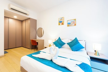 moonway luxury suites at eaton residence