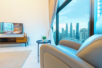moonway luxury suites at eaton residence