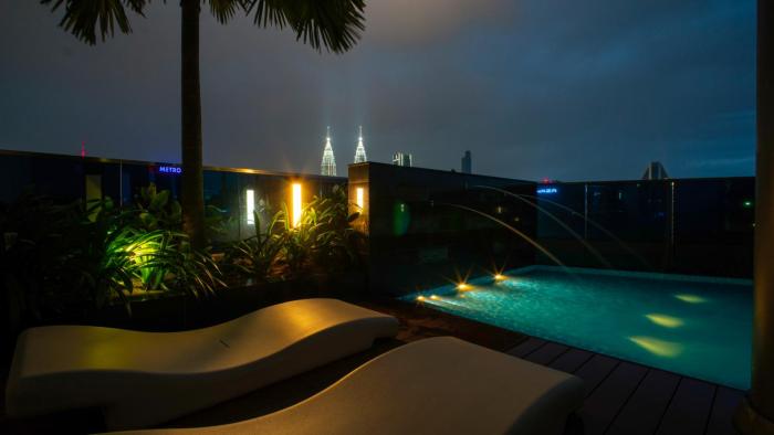 moonway luxury suites at eaton residence