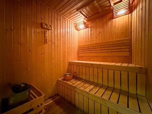 moonway luxury suites at eaton residence