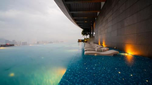 moonway luxury suites at eaton residence