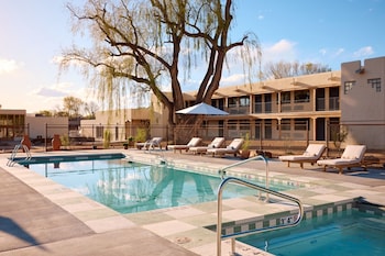 Hotel Willa,233 Paseo Del Pueblo Sur,4 star