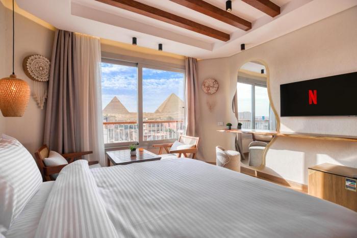 galaxy pyramids view inn