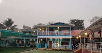 supritis farmington splash resort