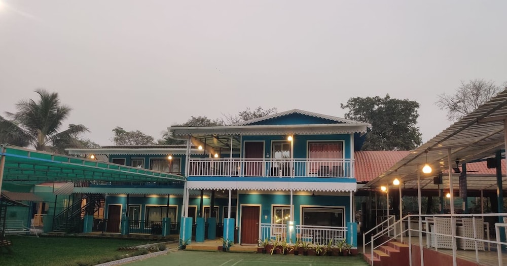 supritis farmington splash resort