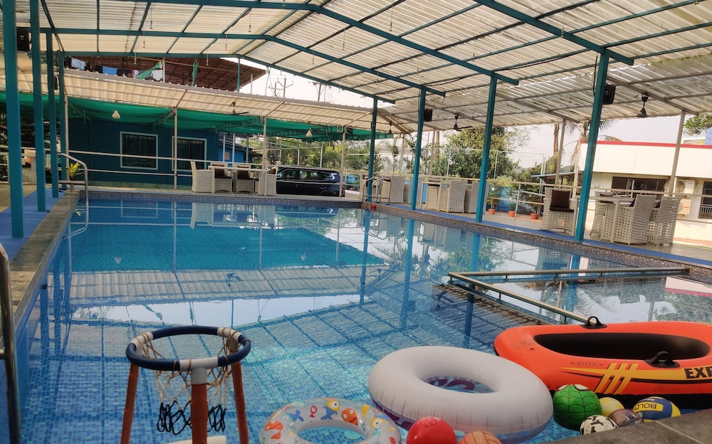 supritis farmington splash resort