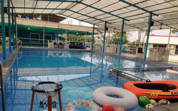 supritis farmington splash resort