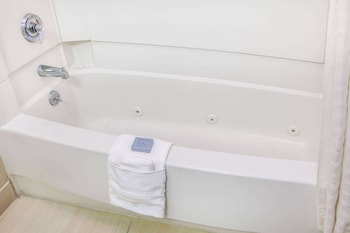 Hawthorn Extended Stay By Wyndham Bloomington,Mclean>>Bloomington,3 star