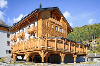 Hôtel Des Muverans,Route Des Muverans, 54,3 star