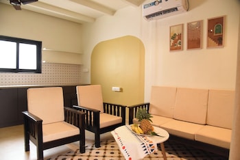 executive room in arambol near beach