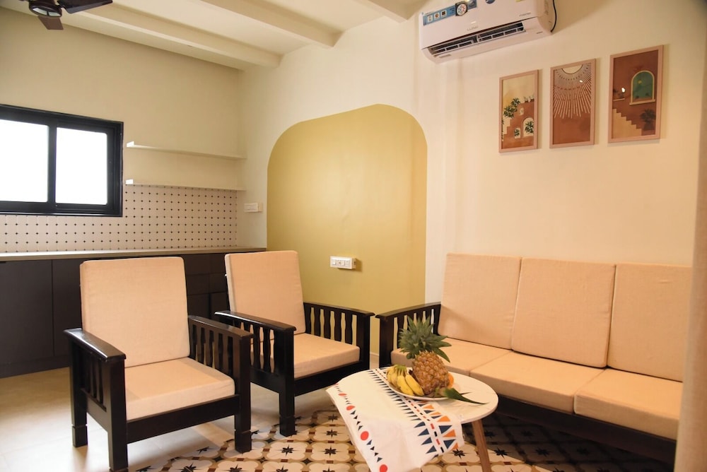 executive room in arambol near beach