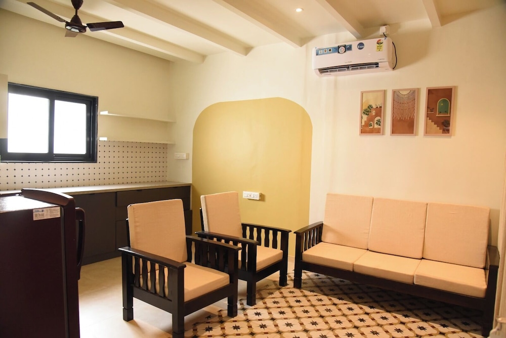 executive room in arambol near beach