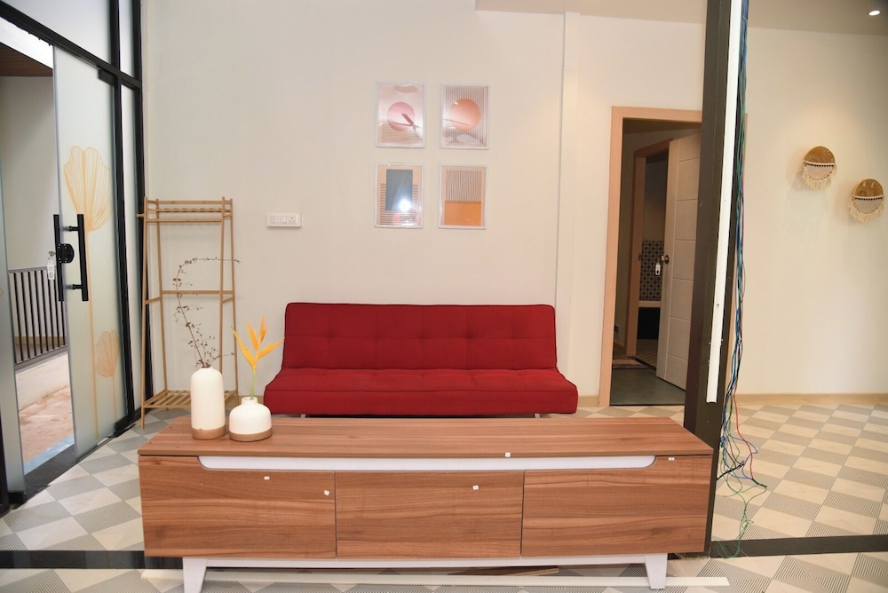 executive room in arambol near beach