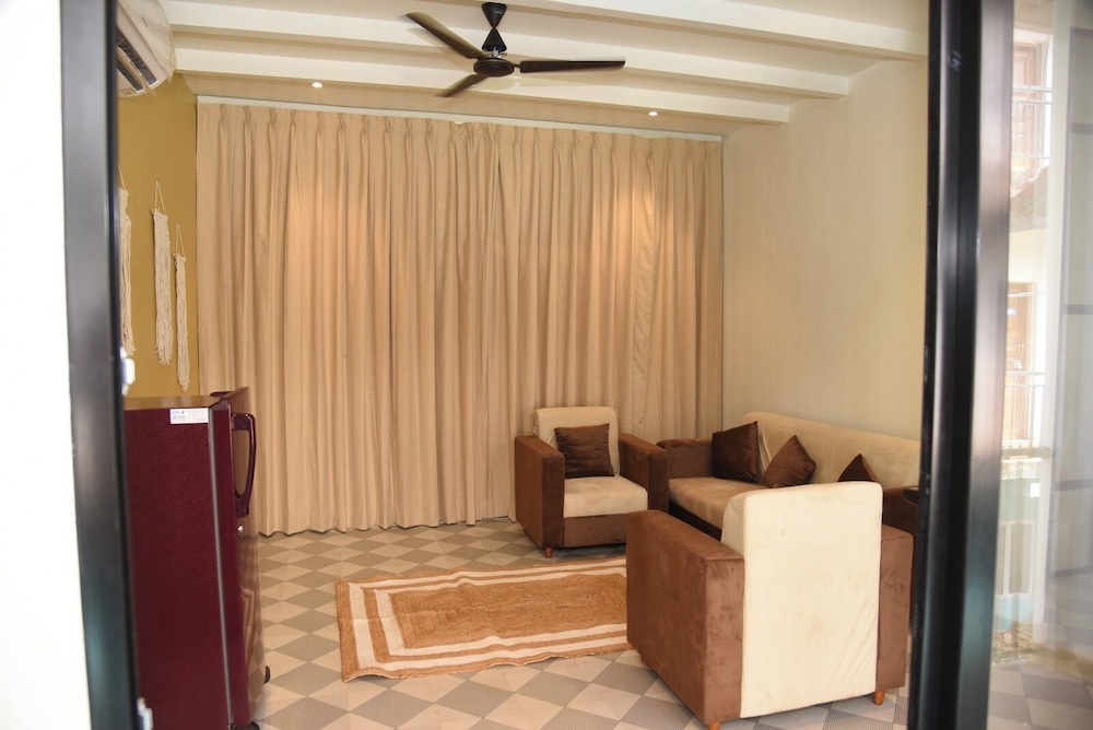 executive room in arambol near beach