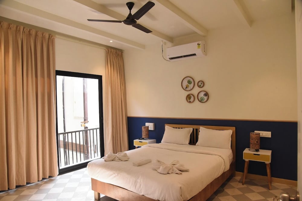 executive room in arambol near beach