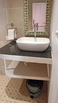 cottages in arambol close to beach