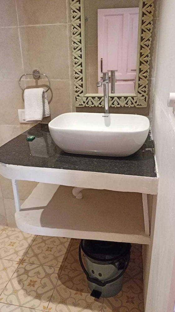 cottages in arambol close to beach