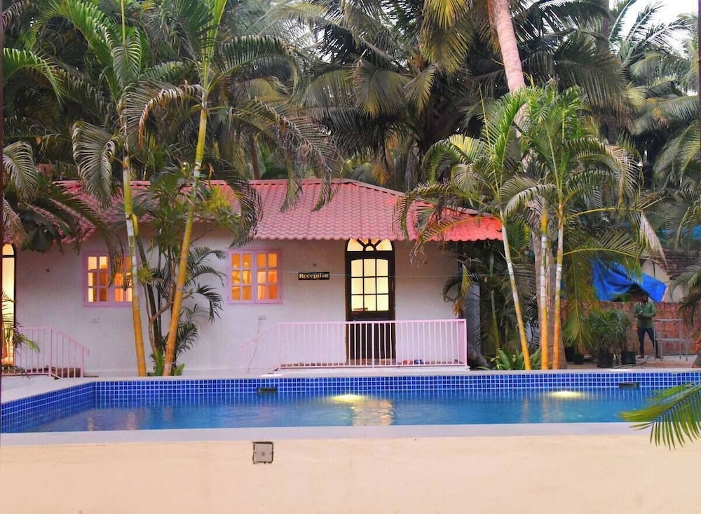 cottages in arambol close to beach