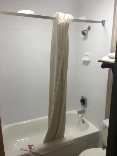 super 8 by wyndham blue earth