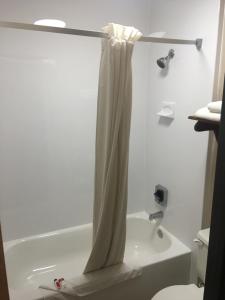 super 8 by wyndham blue earth