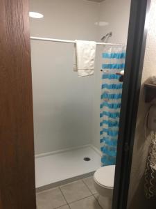 super 8 by wyndham blue earth