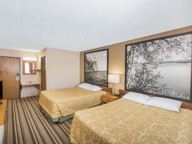 super 8 by wyndham blue earth