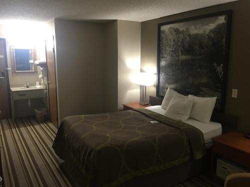 super 8 by wyndham blue earth