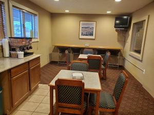 super 8 by wyndham blue earth