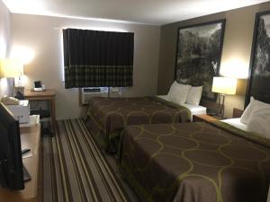 super 8 by wyndham blue earth