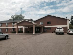 super 8 by wyndham blue earth