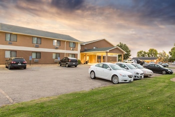 super 8 by wyndham blue earth