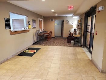 super 8 by wyndham blue earth