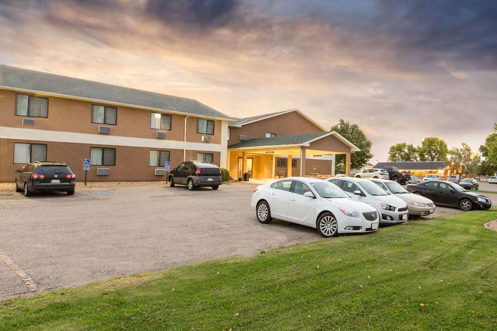 super 8 by wyndham blue earth