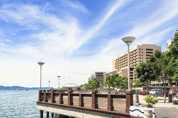 Cozy Sun Garden At Grace Court Apartment,,2 star