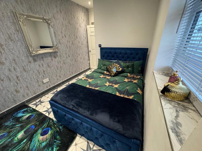 gloucester apartment sleeps 2 parking 97ws