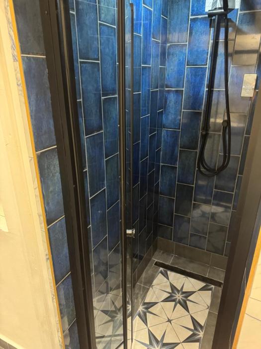 gloucester apartment sleeps 2 parking 97ws