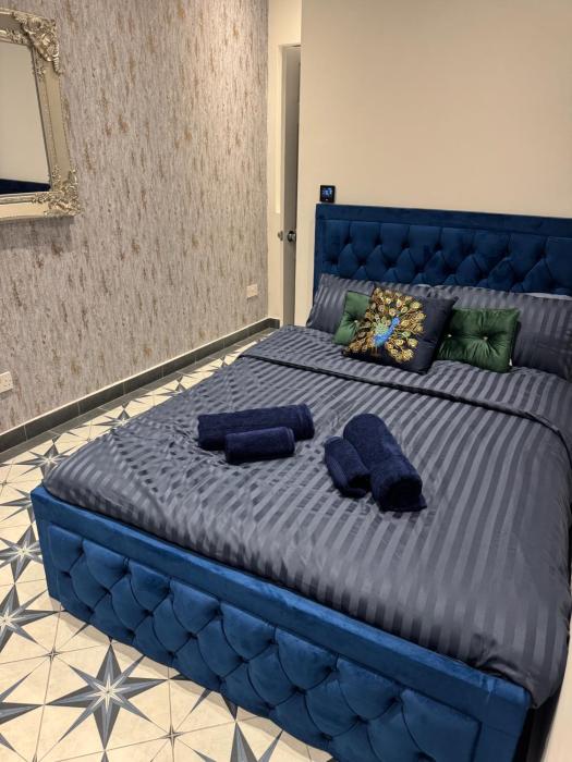 gloucester apartment sleeps 2 parking 97ws