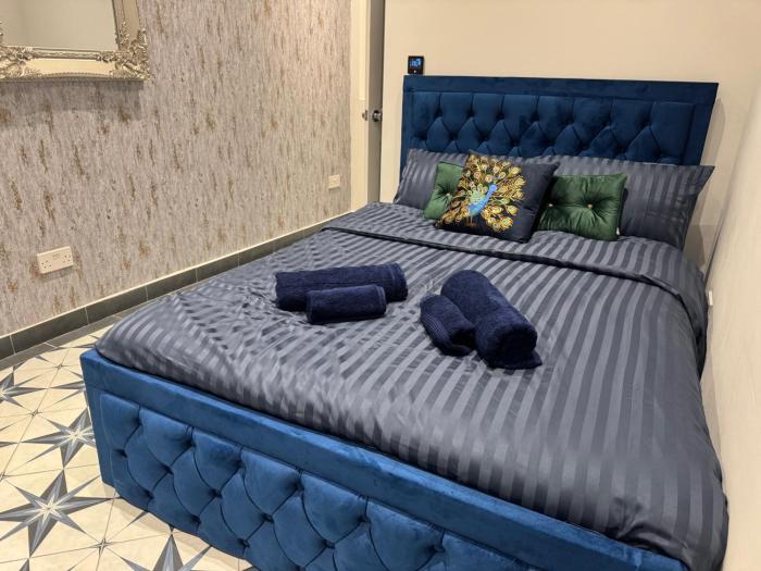 gloucester apartment sleeps 2 parking 97ws