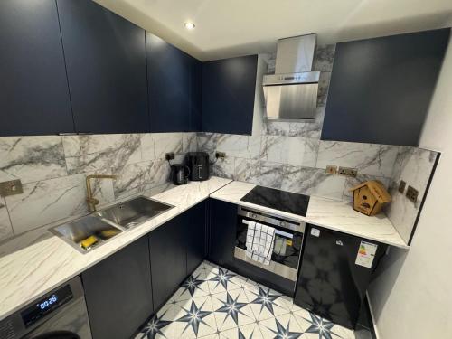 Gloucester - Apartment - Sleeps 2 - Parking - 97Ws,,3 star