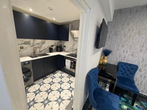 gloucester apartment sleeps 2 parking 97ws