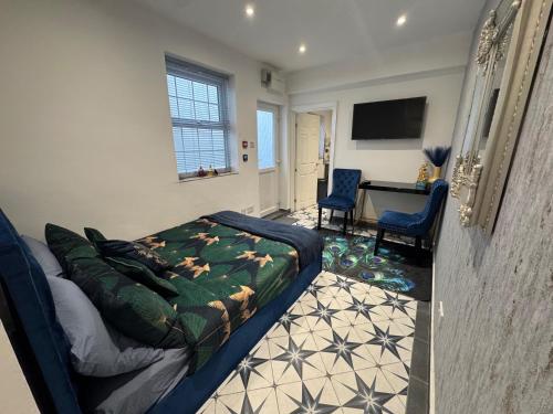 gloucester apartment sleeps 2 parking 97ws