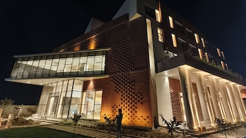 the pearl club resort