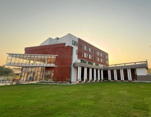 The Pearl Club Resort,,3 star