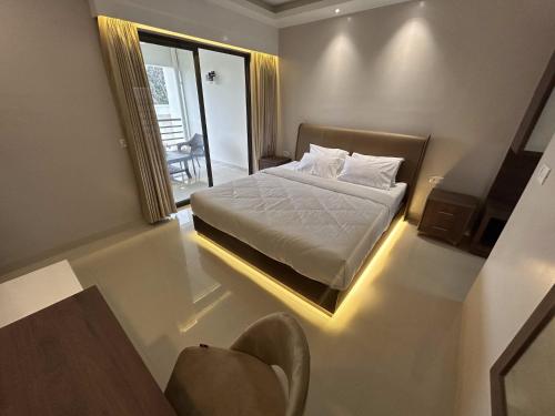 the pearl club resort