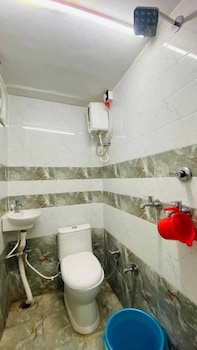 shiv kashi p guest house by glitz hotels