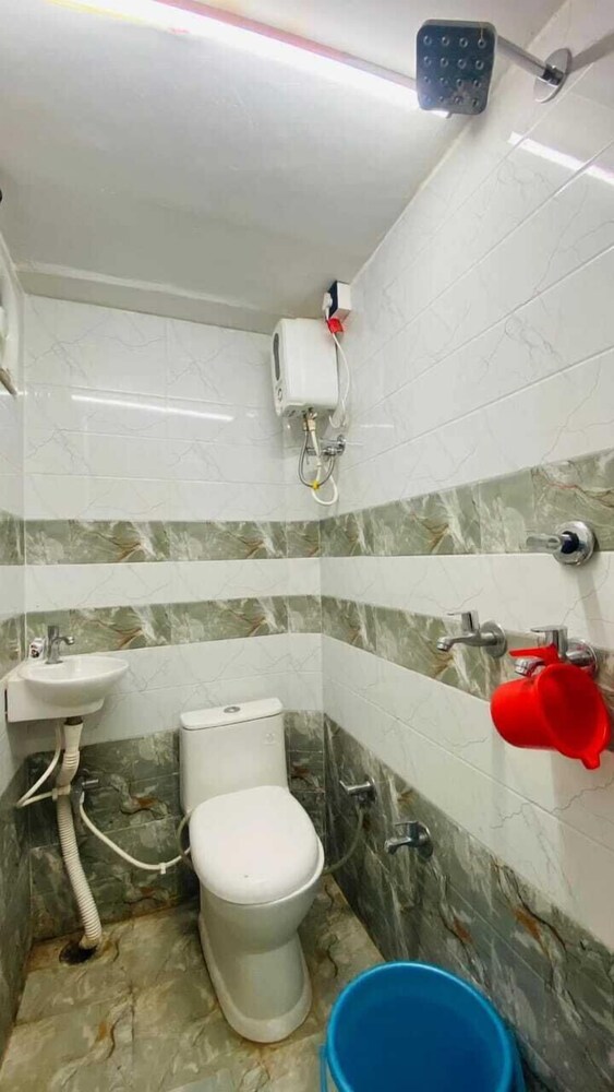 shiv kashi p guest house by glitz hotels