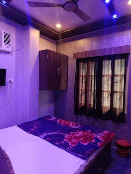 shiv kashi p guest house by glitz hotels